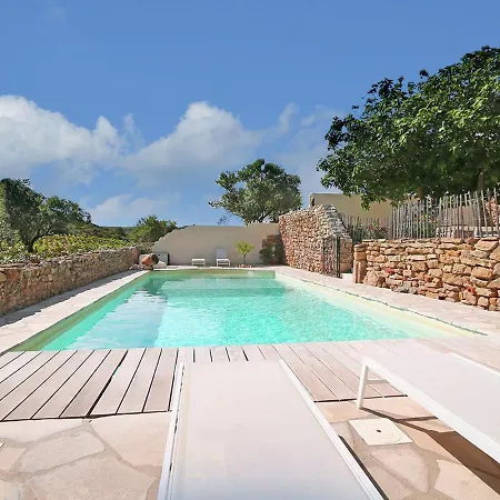 Apartment Charming Flat In Que With Jacuzzi