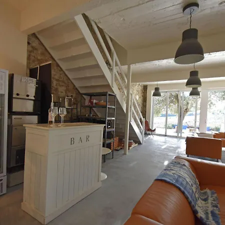 Charming Flat In Que With Jacuzzi